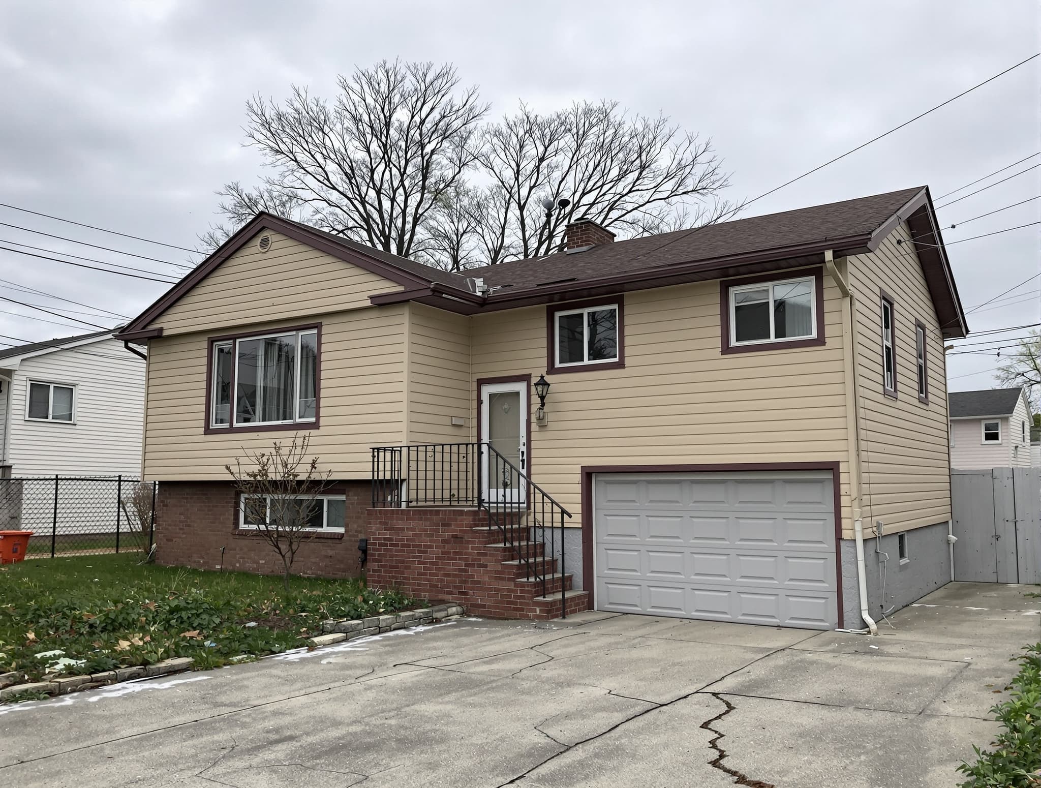 Split-Level in Smithtown - before