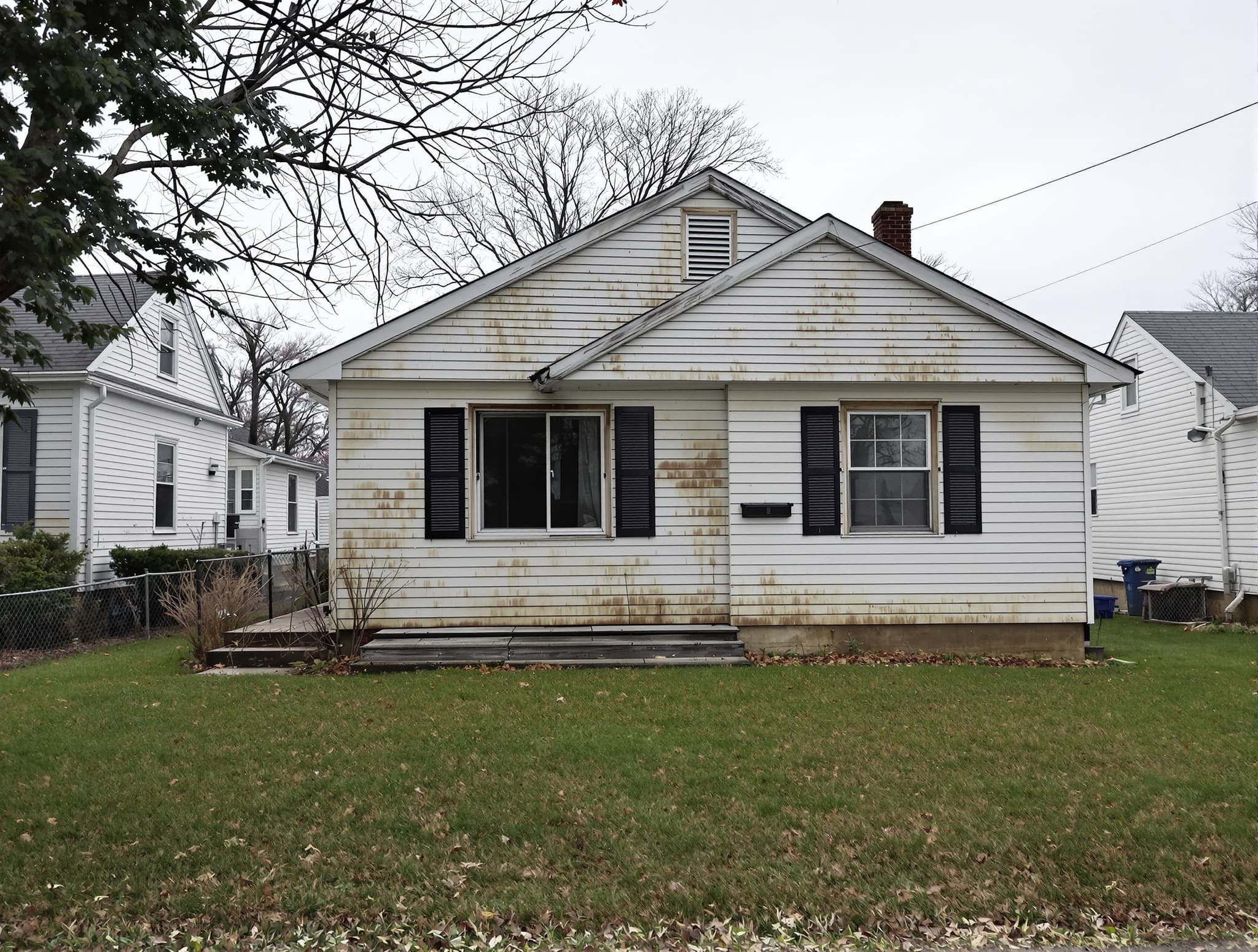 Bungalow in Farmingdale - before
